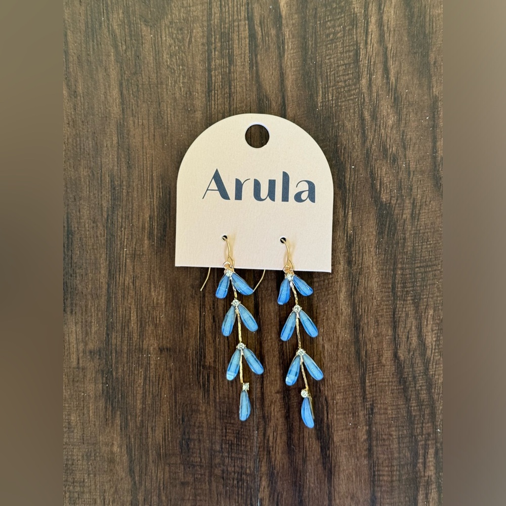 Arula Resin leaf dangle earring - Picture 2 of 12